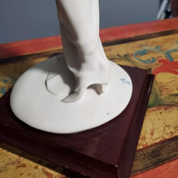 GIUSEPPE ARMANI FIGURINE